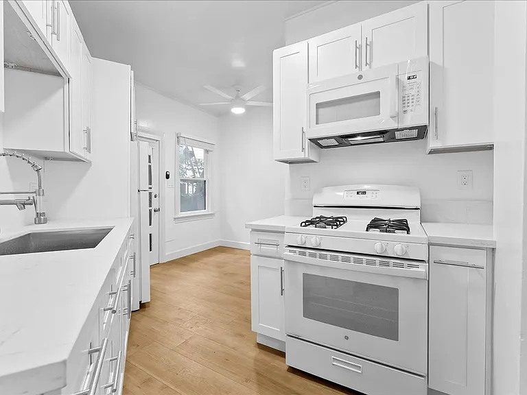 3212 Hamilton Way #9 — Photo 1