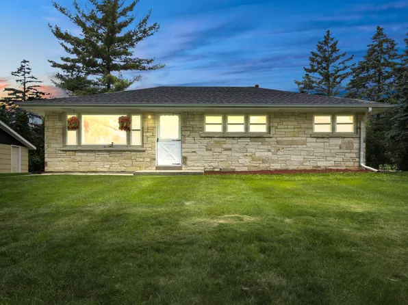 725 South Bobolink DRIVE, Brookfield, WI 53005
