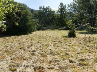 922 NE 11th St, Grants Pass, OR 97526