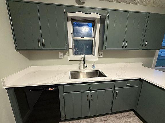 4th image of 824 S Vine St