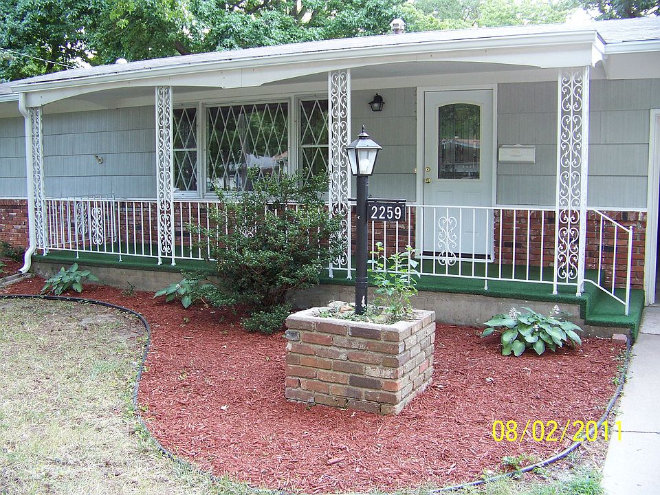 Front porch and entry