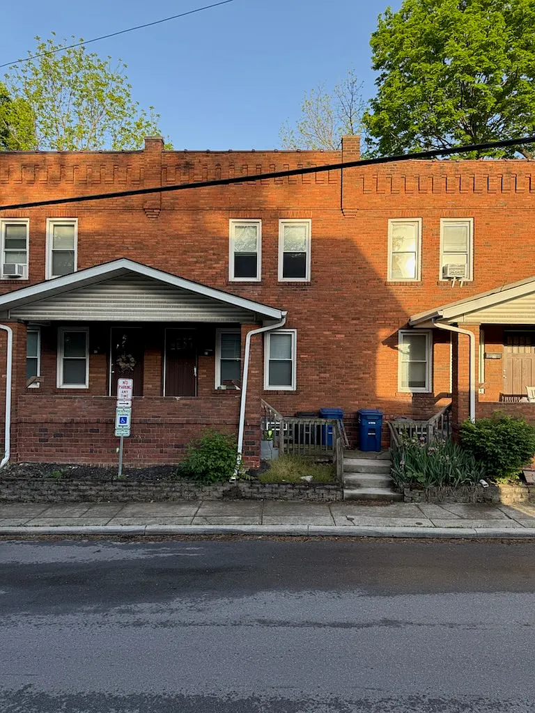 2 bed, 816 sqft, $1,300 — Photo 1