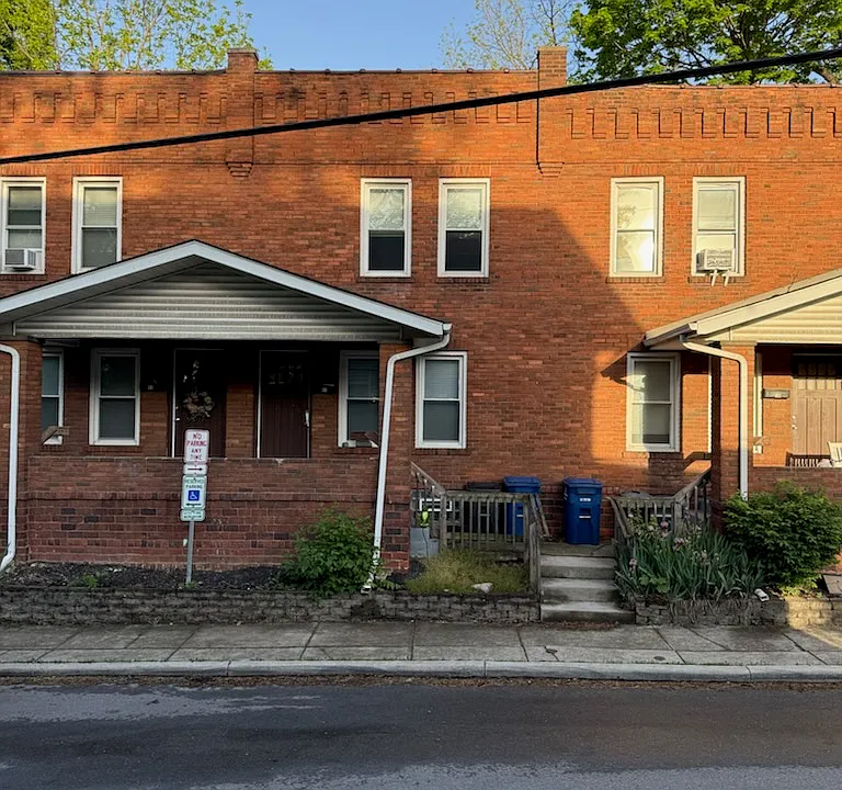 47 University St