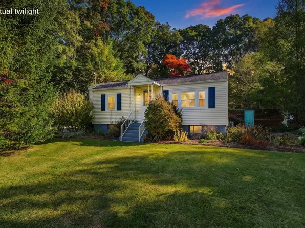 93 Washington St, Westport, MA 02790