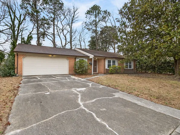 6253 Auburn Dr, Virginia Beach, VA 23464