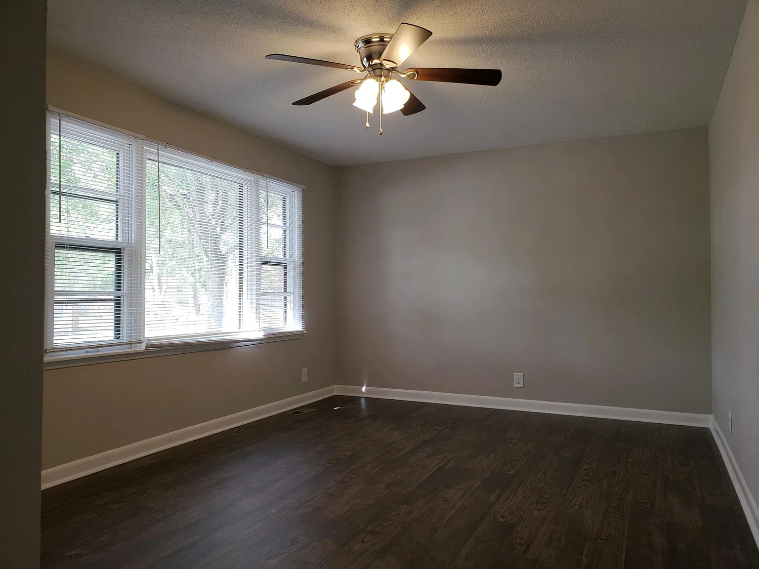 3 bed, 1.5 bath, 1100 sqft, $1,435 — Photo 2
