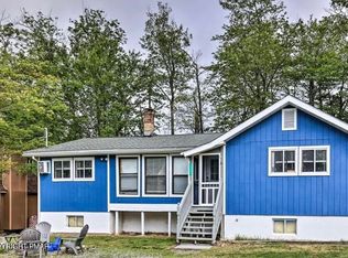 542 Country Place Dr, Tobyhanna, PA 18466