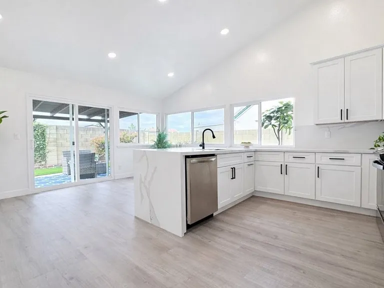 12130 Smokie Ln — Photo 4