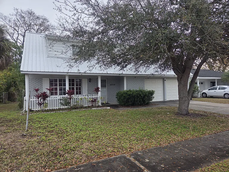 4809 Arrowwood Dr — Photo 1