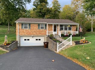 5643 Windridge Dr, Cincinnati, OH 45248