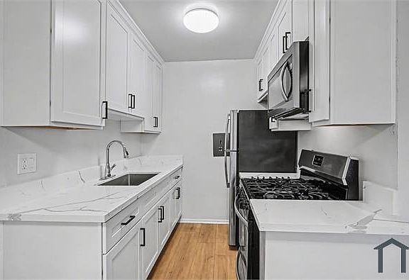 4th image of 12536 Pacific Ave #4