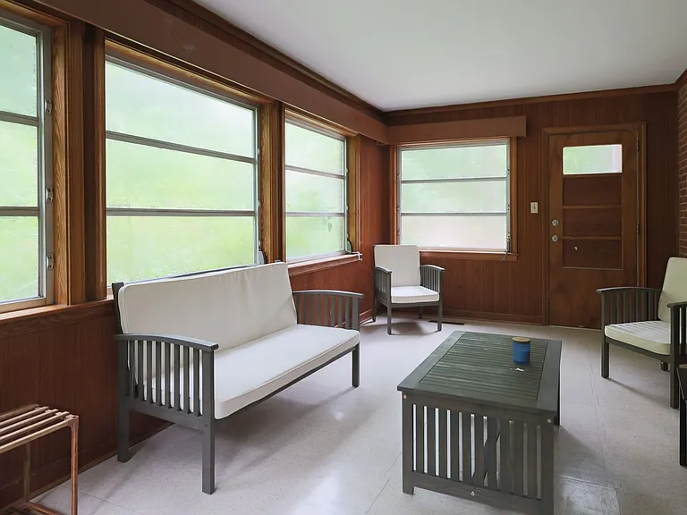 1115 Woodburn Rd — Photo 3