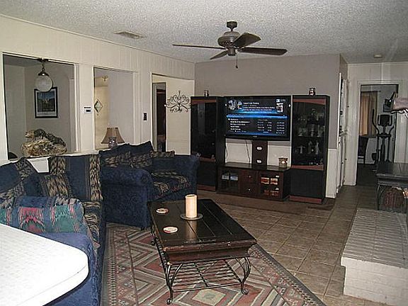 3rd image of 6404 Forest Hill Dr