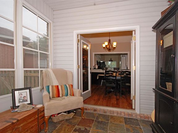 2nd image of 4008 Longwood Cir