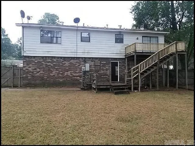 3 bed, 2.5 bath, 2308 sqft, $1,995 — Photo 2
