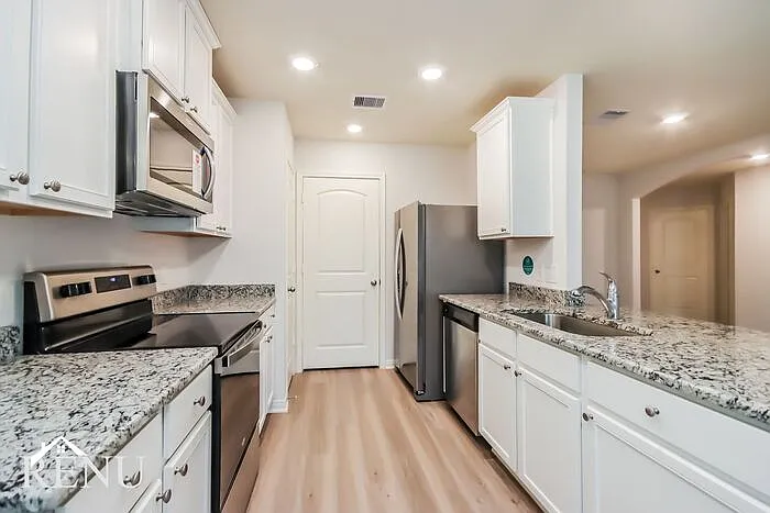 3 bed, 2.0 bath, 1414 sqft, $1,725 — Photo 3