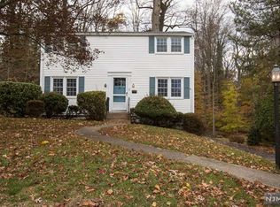 7 Dogwood Ln, Montvale, NJ 07645