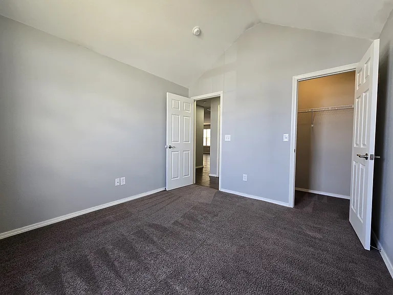 539 Welch St — Photo 13