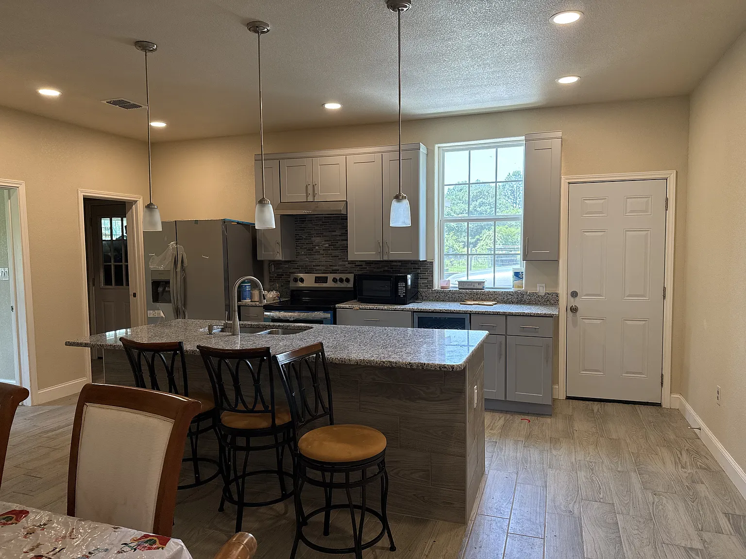 4 bed, 1628 sqft, $2,200 — Photo 3