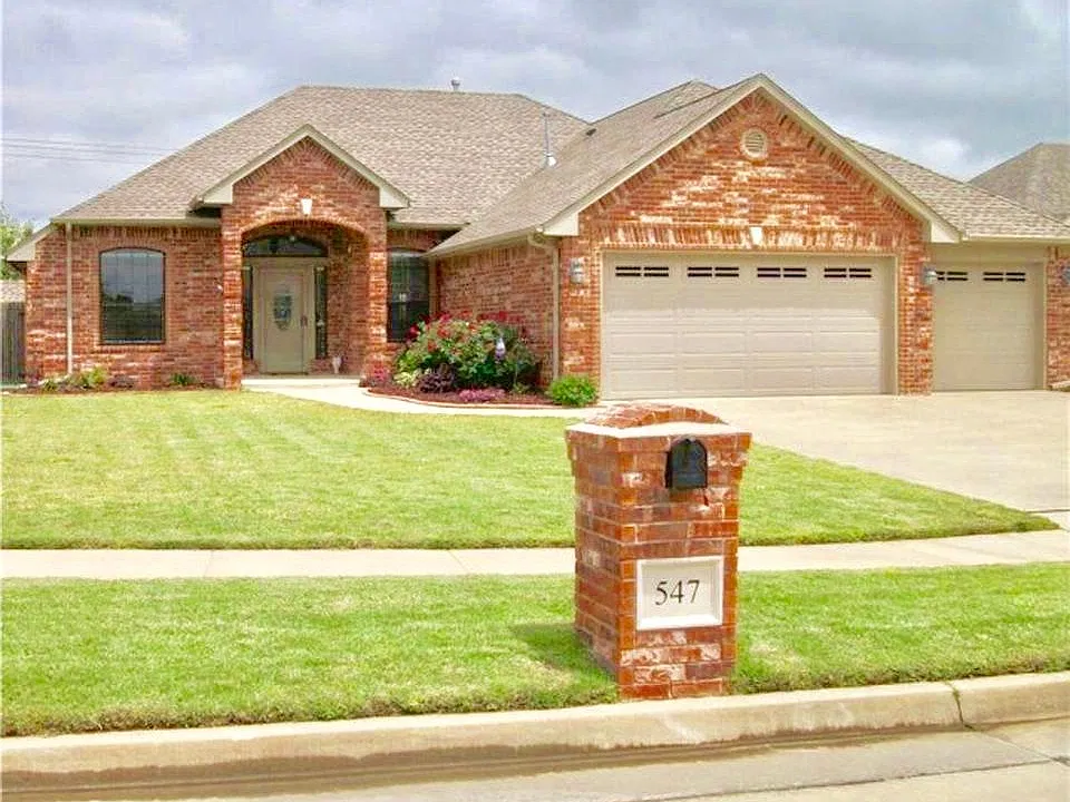 547 W Geronimo Court Way