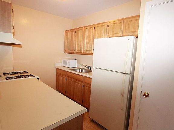 3rd image of 1790 Bergen St #3