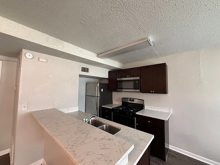 1202 Newning Ave #109 — Photo 6