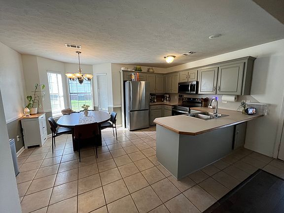 5th image of 98 Rosebud Cir