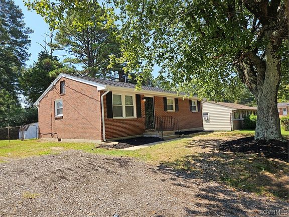 3rd image of 1516 Circle Dr