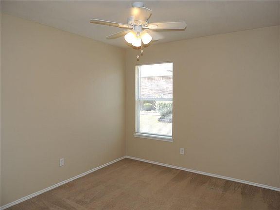 4th image of 315 Feathergrass Dr