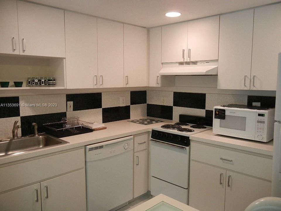 1st image of 901 Euclid Ave APT 8