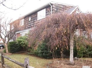 4 Stephen Ave, New Hyde Park, NY 11040