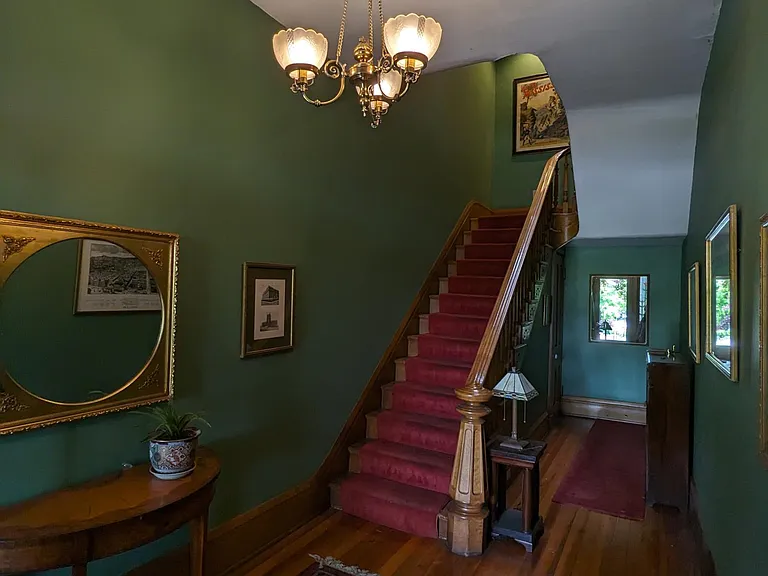 1332 Broadway St — Photo 2