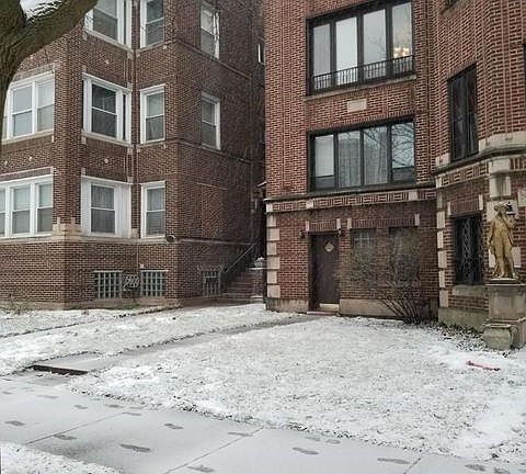 3rd image of 6833 S Crandon Ave #2