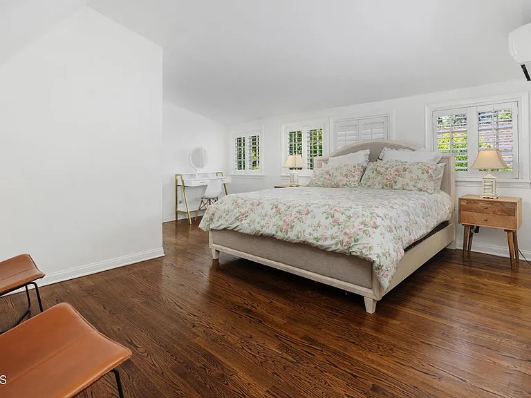 840 Victoria Dr — Photo 29