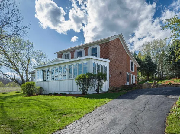 6036 W Stagecoach Trl, Galena, IL 61036