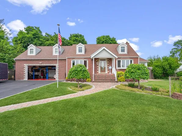 56 Avenue K, Kings Park, NY 11754