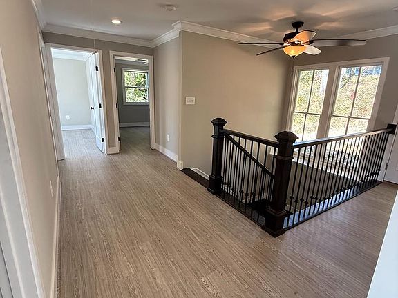 5th image of 453 Walnut Dr