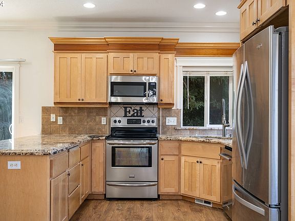 5th image of 3015 NE 87th Cir