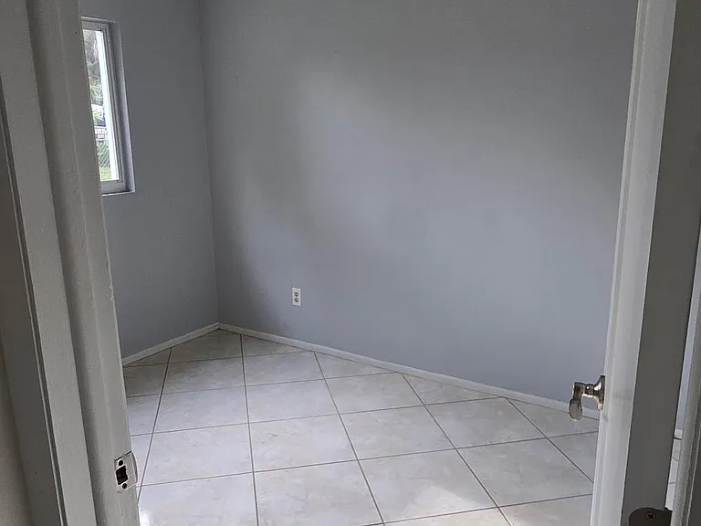 526 Monterey St — Photo 4