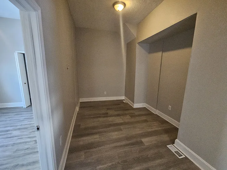 3204 West 73rd Street - Downstairs — Photo 6