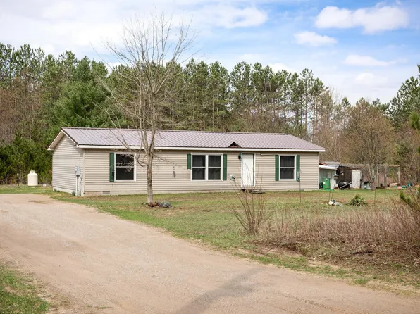 7872 Hunt Club Rd, Lake Ann, MI 49650