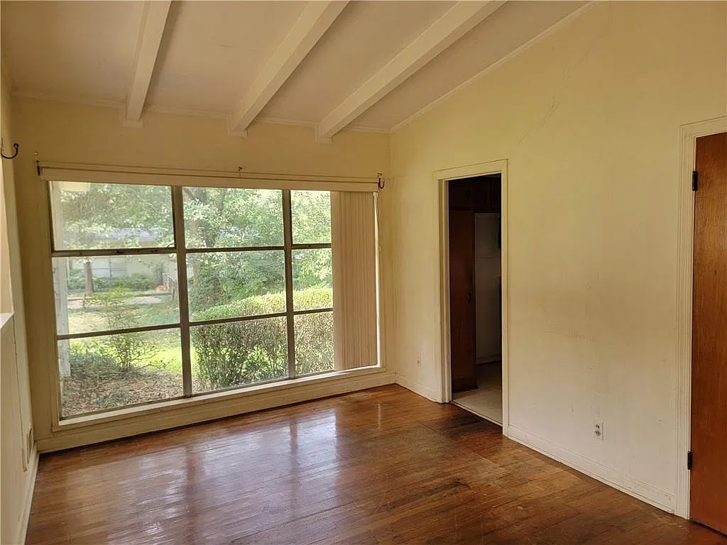 3 bed, 1.0 bath, 1131 sqft, $1,900 — Photo 4