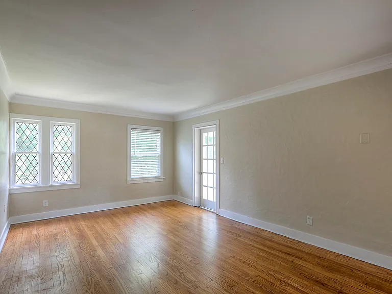 421 E Meyer Blvd — Photo 5