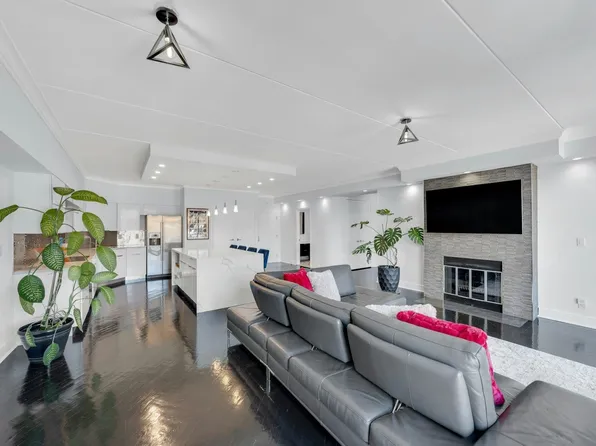 1077 River Road image 5 of 33