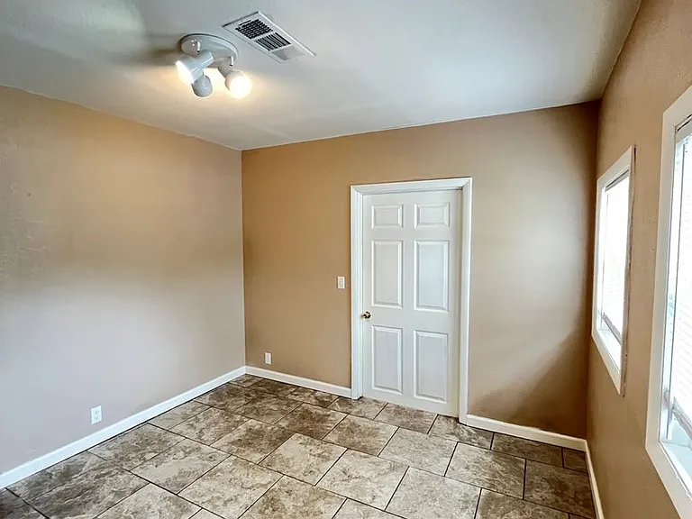 1848 E Rolling Hills Dr — Photo 5