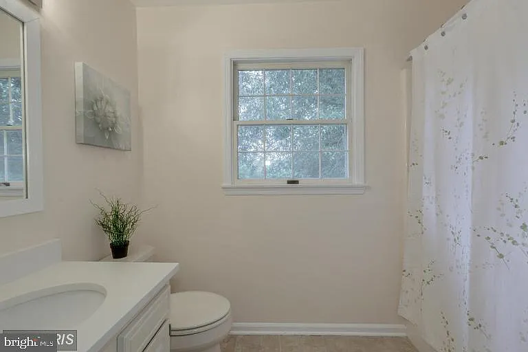 5820 Silchester St — Photo 10