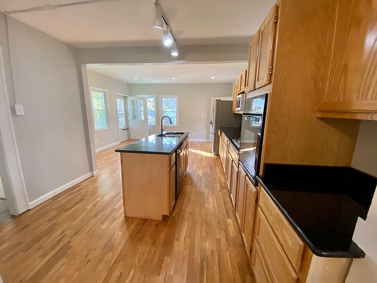40 Larchmont Rd — Photo 11