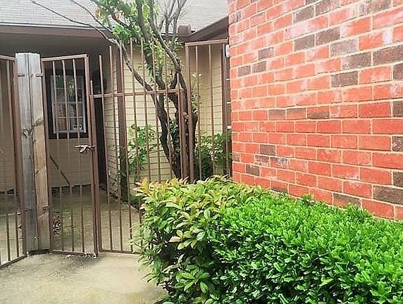 2nd image of 3201 Wykes Dr #3201