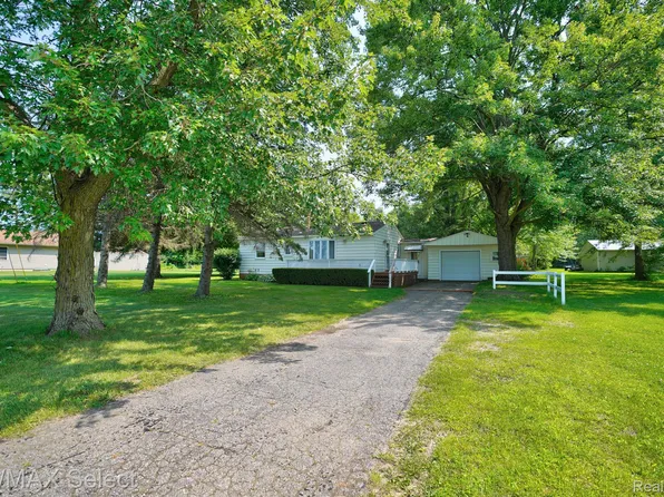 1021 W Vienna Rd, Clio, MI 48420