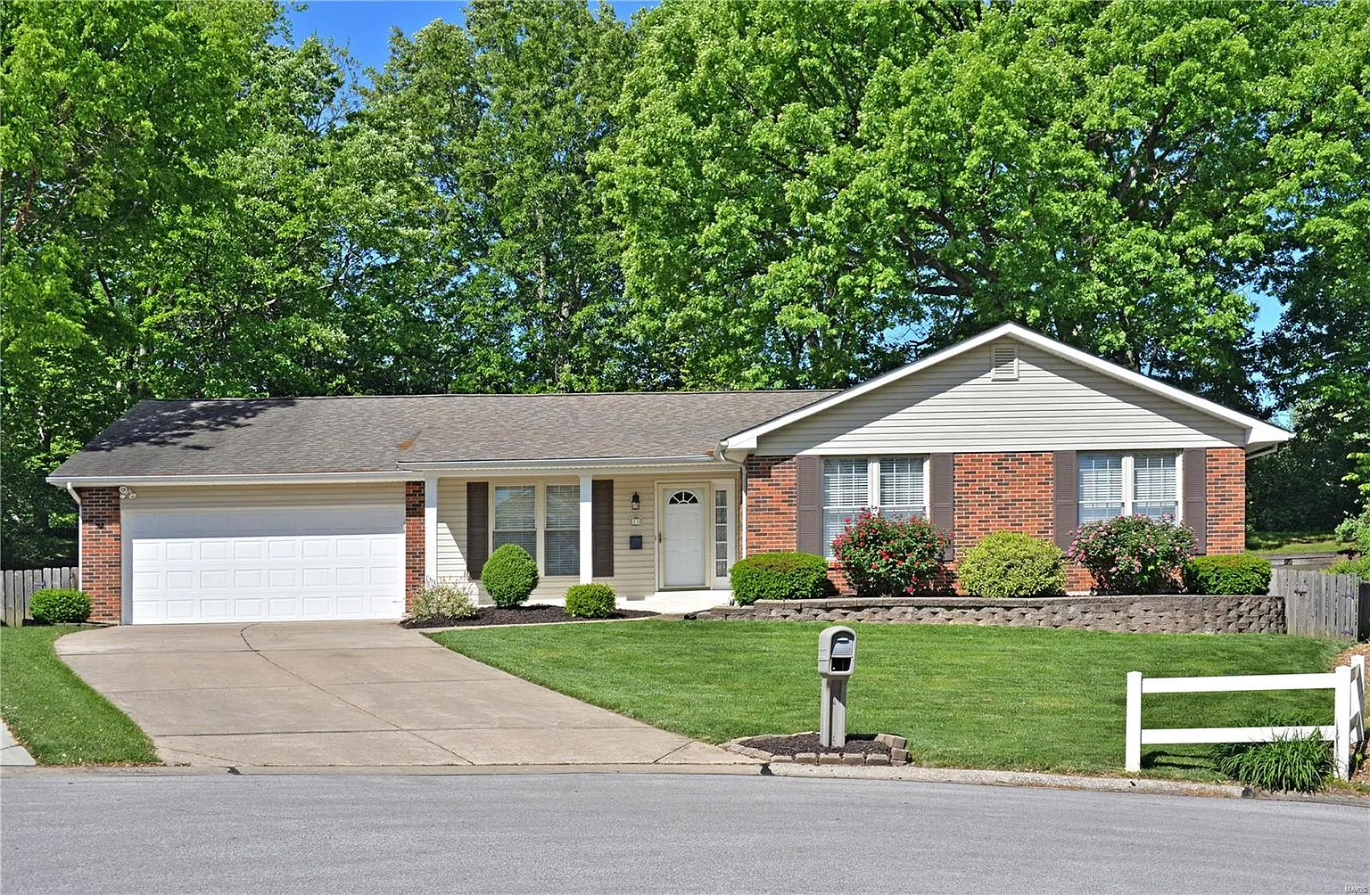 11 Pin Oak Ct photo 1
